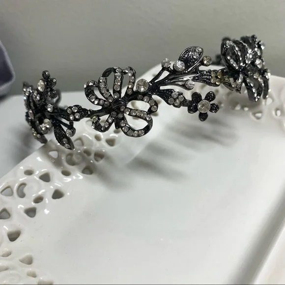 Vera Wang White - Garland Headband in Antique Crystal - Picture 2 of 11